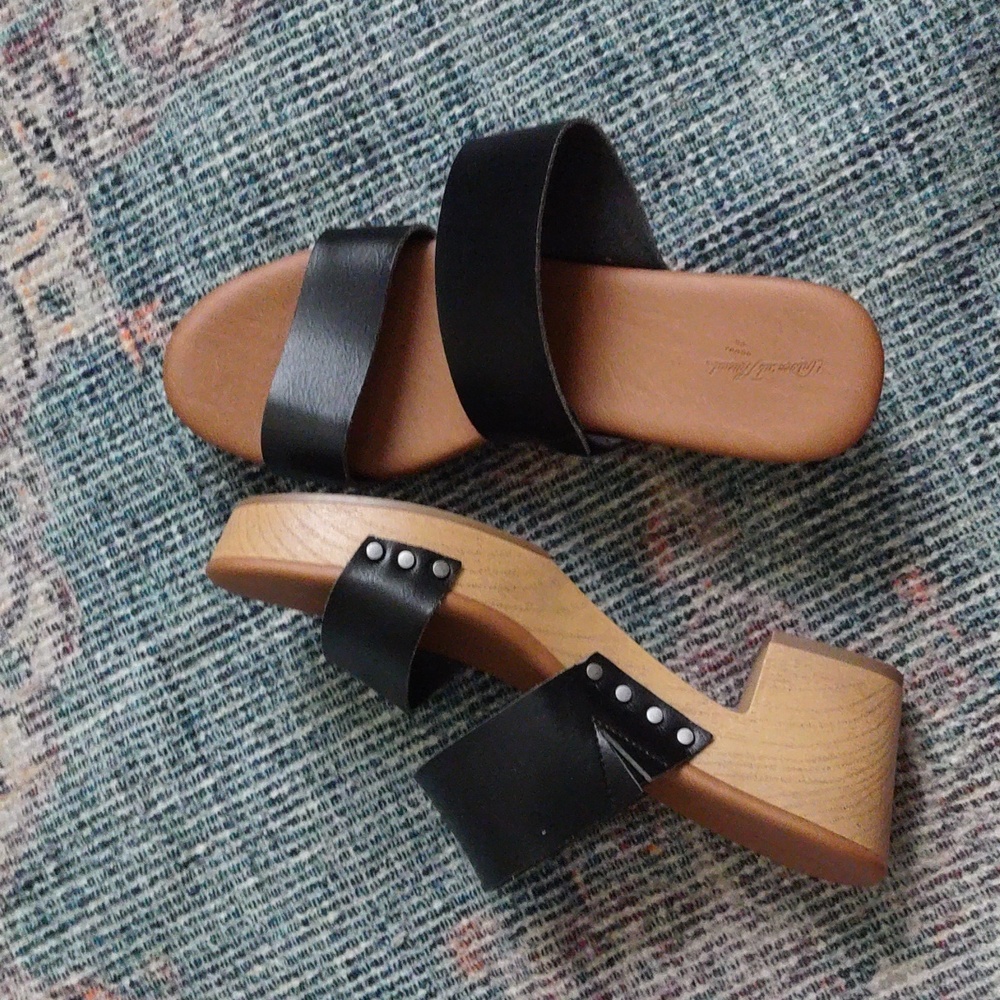 Black strap sandals
